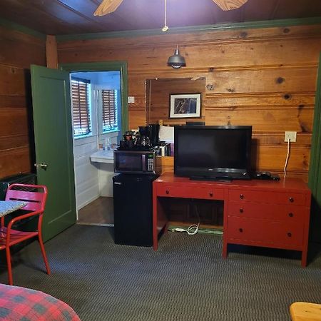 Shaver Lake Village Hotel Bagian luar foto