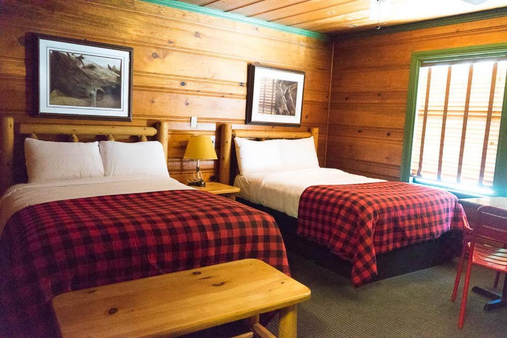 Shaver Lake Village Hotel Bagian luar foto
