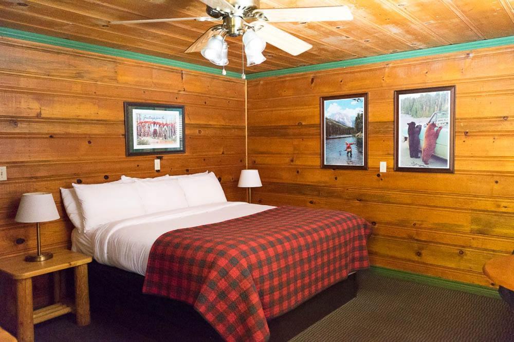 Shaver Lake Village Hotel Bagian luar foto