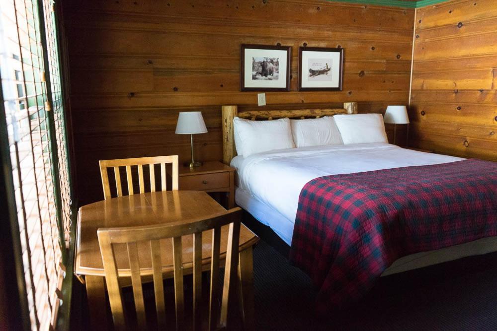 Shaver Lake Village Hotel Bagian luar foto