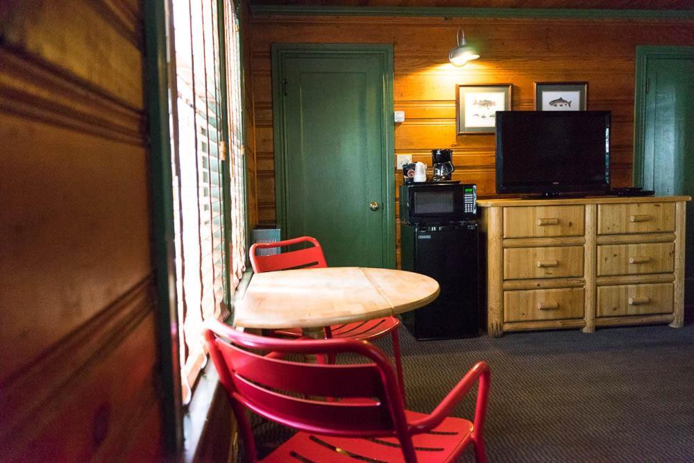 Shaver Lake Village Hotel Bagian luar foto