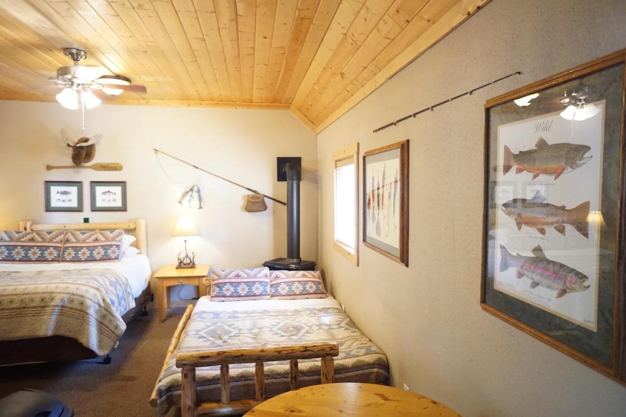 Shaver Lake Village Hotel Bagian luar foto