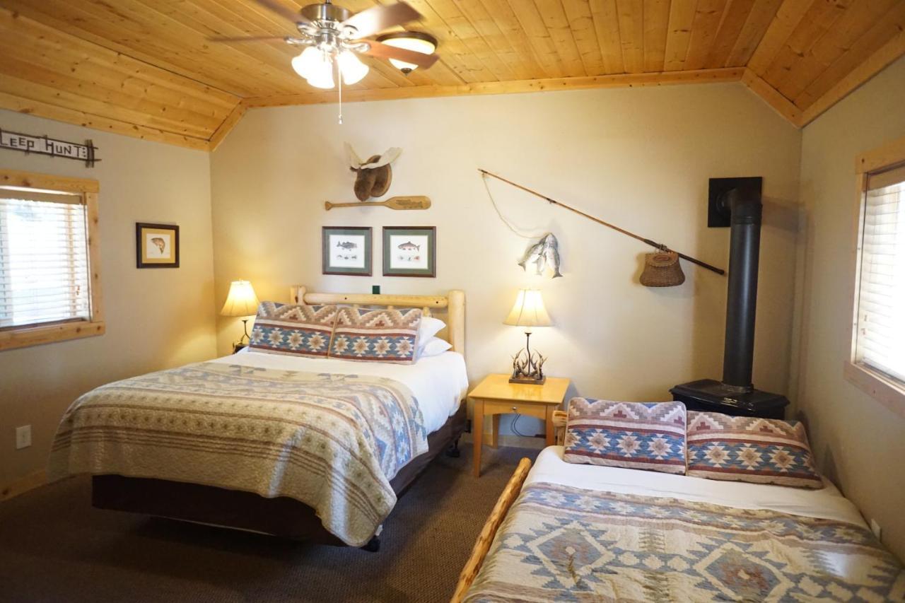 Shaver Lake Village Hotel Bagian luar foto