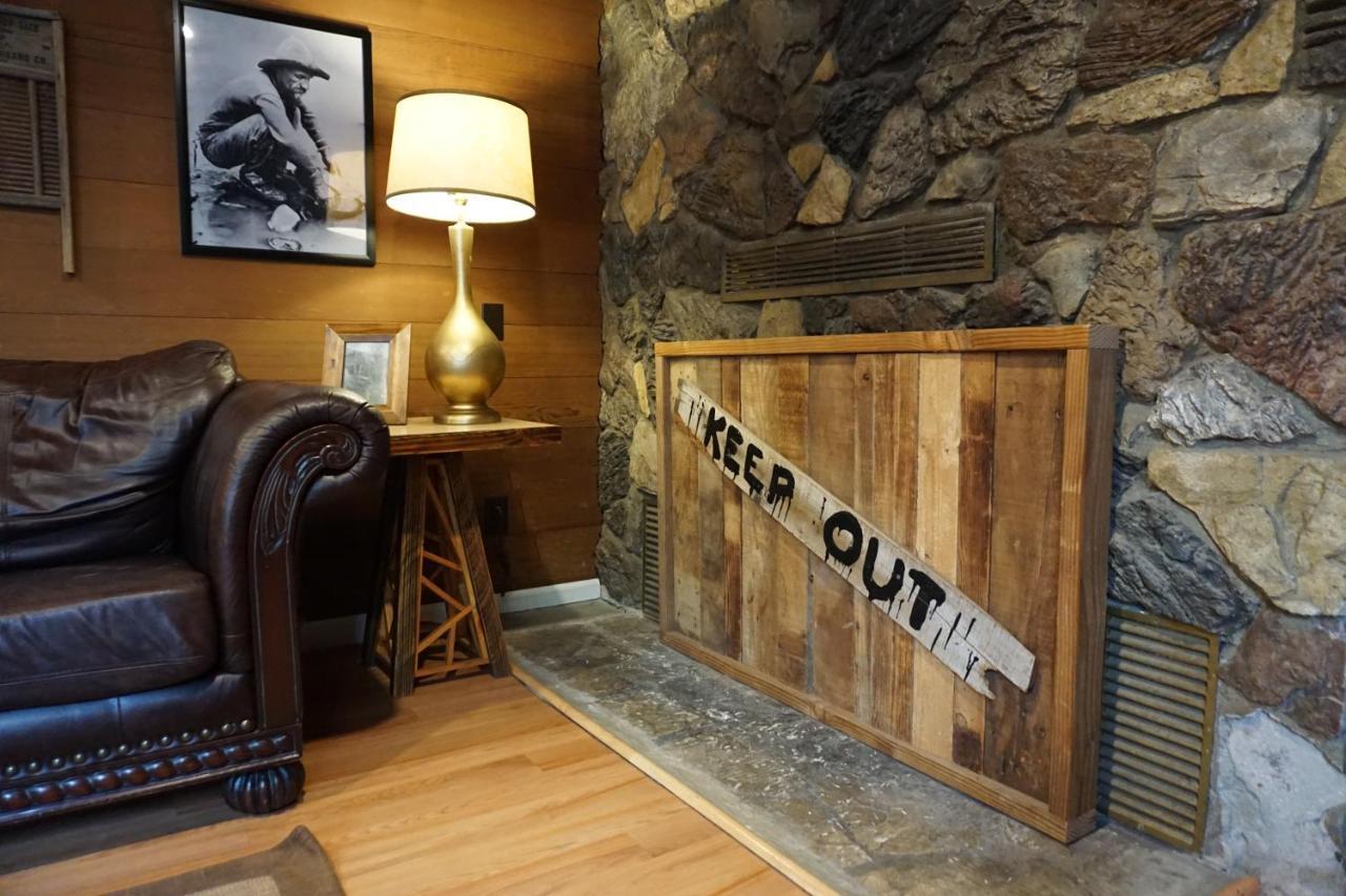 Shaver Lake Village Hotel Bagian luar foto