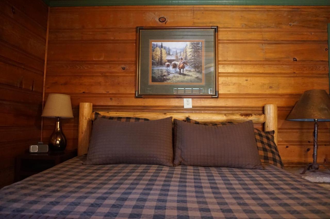 Shaver Lake Village Hotel Bagian luar foto