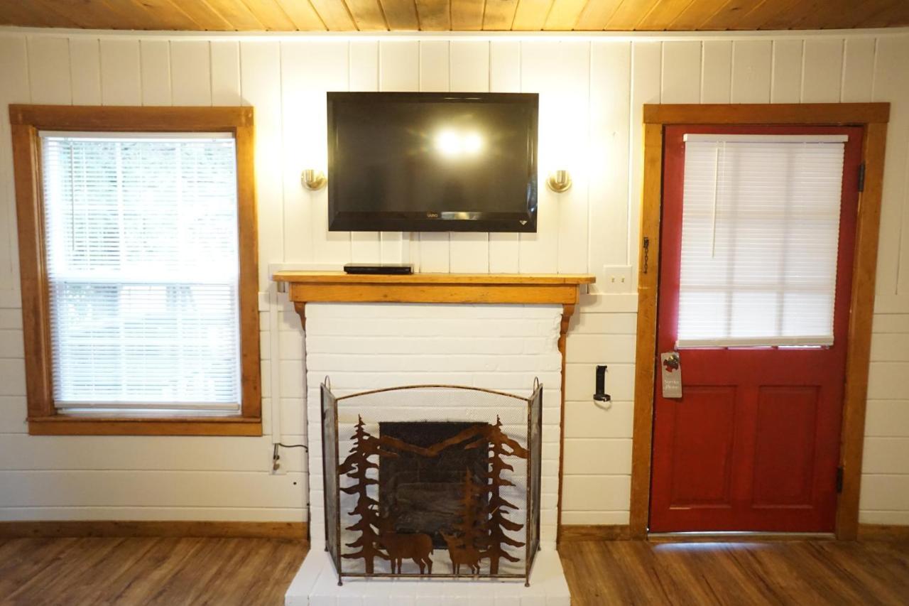 Shaver Lake Village Hotel Bagian luar foto