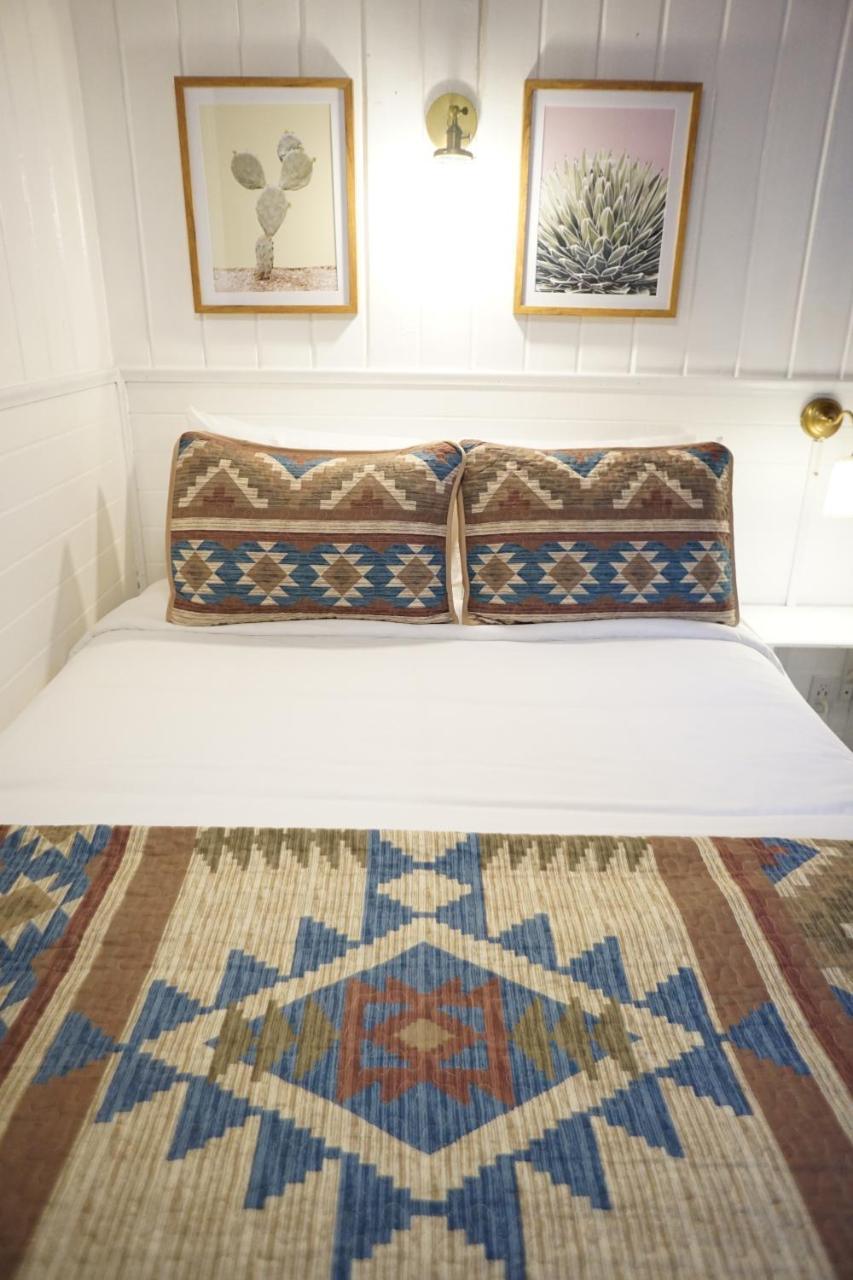 Shaver Lake Village Hotel Bagian luar foto