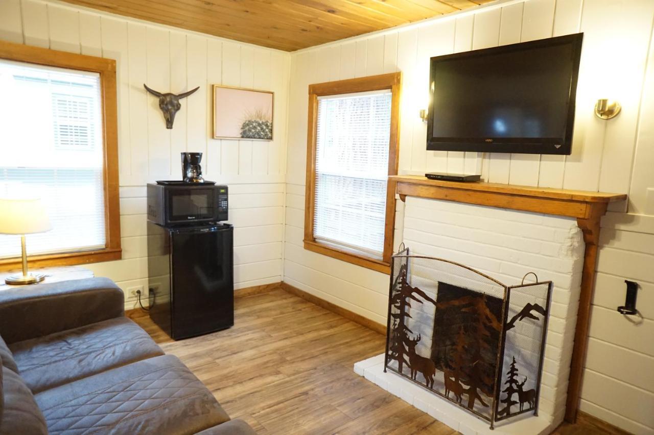 Shaver Lake Village Hotel Bagian luar foto