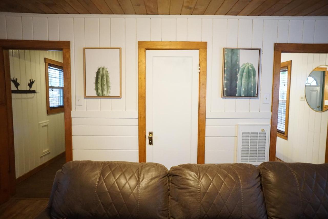Shaver Lake Village Hotel Bagian luar foto
