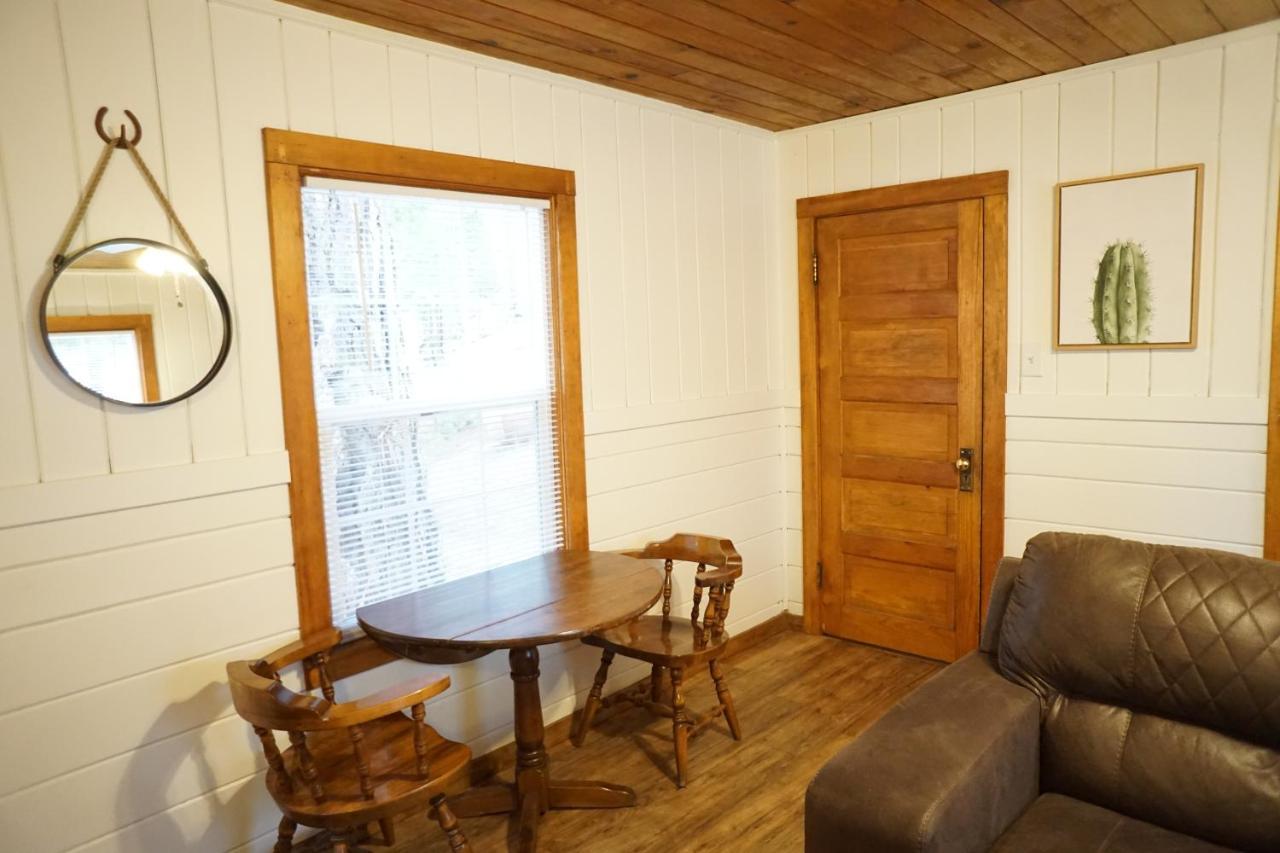 Shaver Lake Village Hotel Bagian luar foto