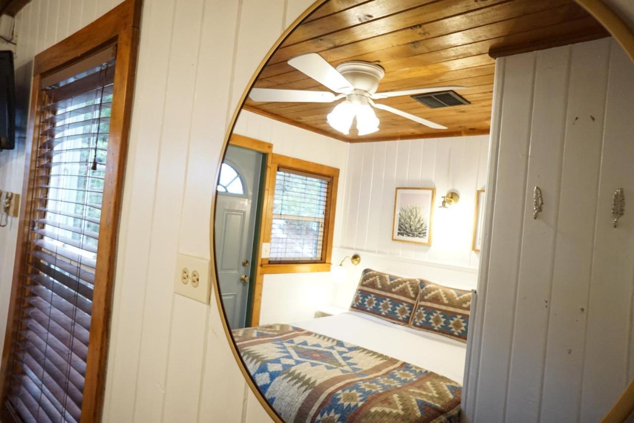 Shaver Lake Village Hotel Bagian luar foto