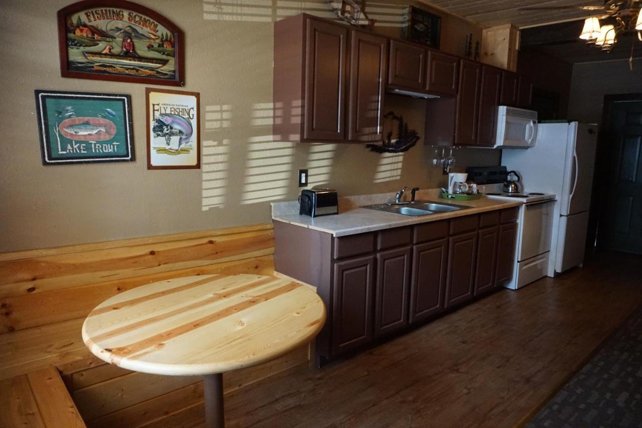Shaver Lake Village Hotel Bagian luar foto