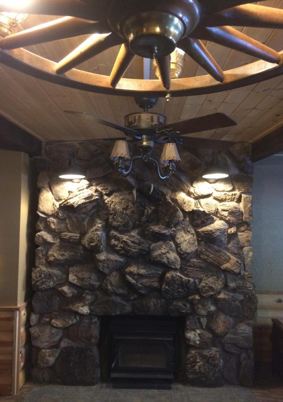 Shaver Lake Village Hotel Bagian luar foto