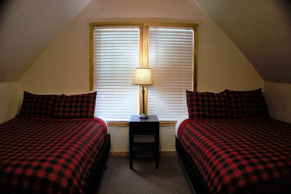Shaver Lake Village Hotel Bagian luar foto