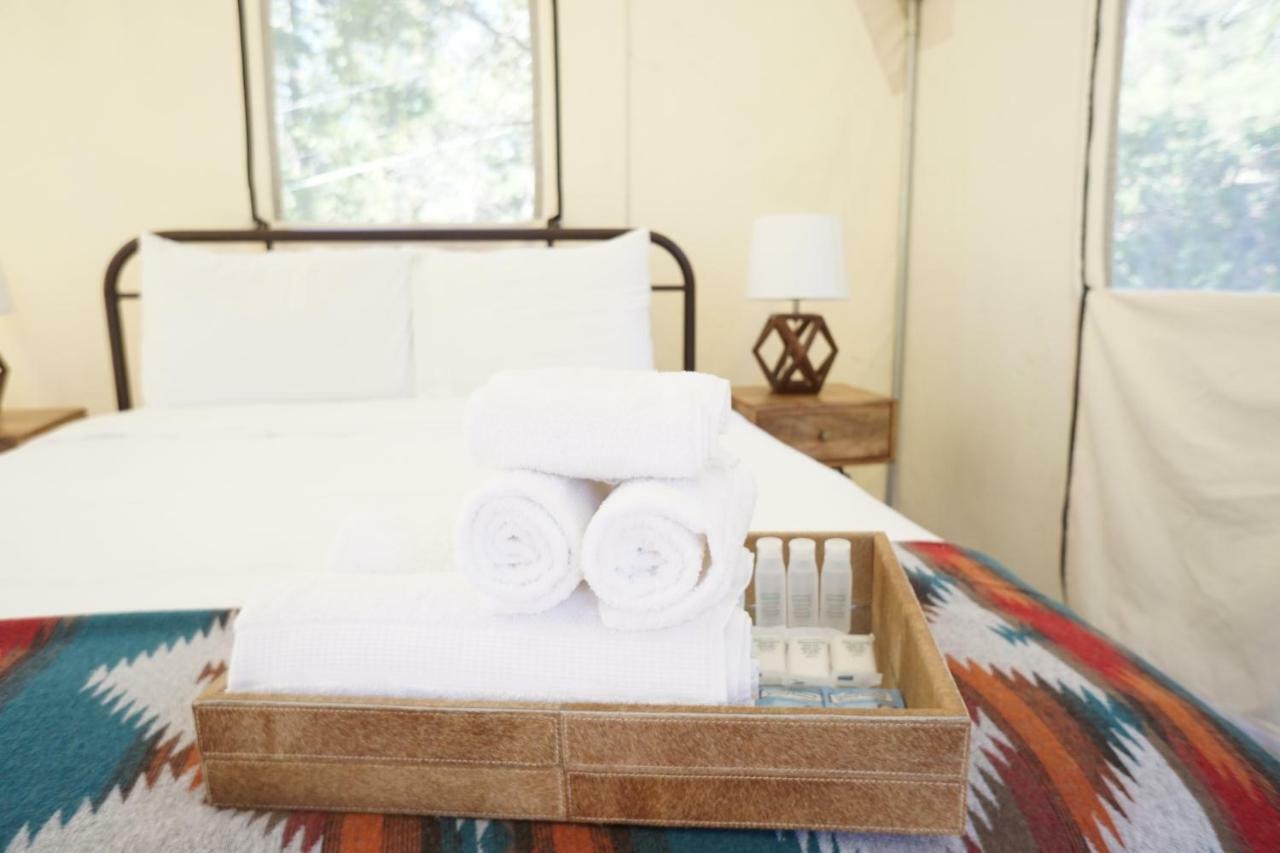 Shaver Lake Village Hotel Bagian luar foto